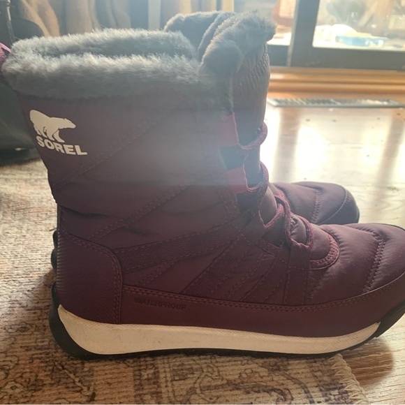 Sorel Shoes - Sorel Women's Maroon Snow Boots Like New Size 5 Mid Calf Casual Shoes Footwear